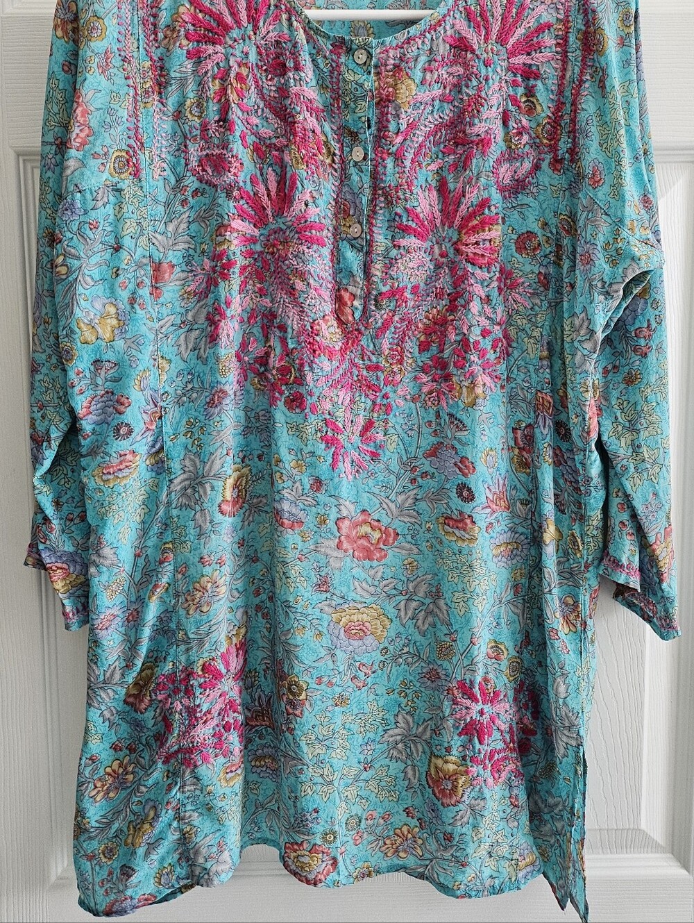 Embroidered Tunic Top Medium Aqua Pink Floral Long Sleeve Henley collar buttons